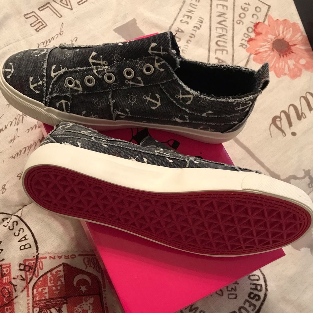 Tennis Shoes